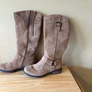 Elegant Brown Heeled Boots